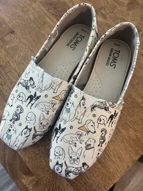 Toms Slip-On Canvas Shoes in Cream with Multicolor Dog Print
